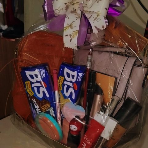 Cesta de maquiagens com 2 bolsas